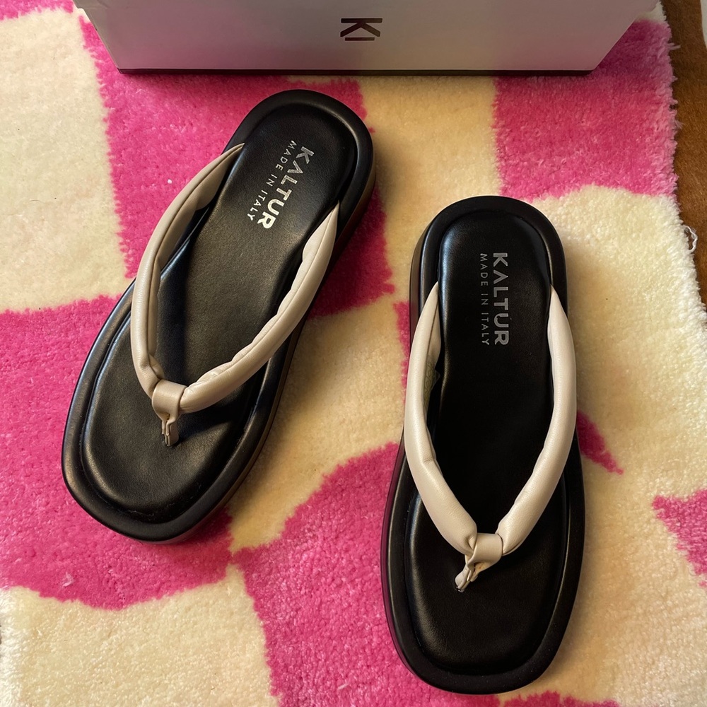 Kaltur Black and Cream Women's Sandals